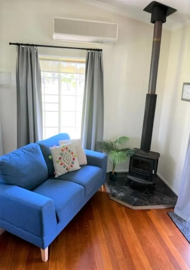 **** Bed & Breakfast Granite Gardens Cottages & Lake Retreat Stanthorpe Australia