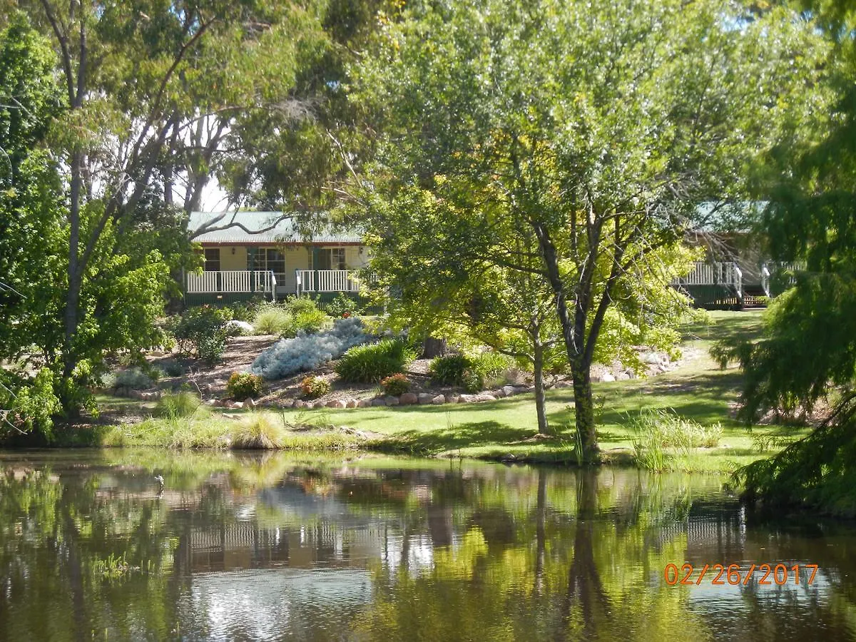 **** Bed & Breakfast Granite Gardens Cottages & Lake Retreat Stanthorpe Australia