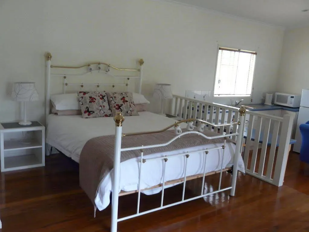 Granite Gardens Cottages & Lake Retreat Stanthorpe Bed & Breakfast